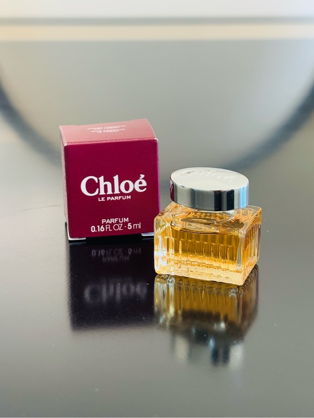 Miniature Chloe Fragrance Discovery Set with EDP and Le Par Samples - Picture 4 of 8